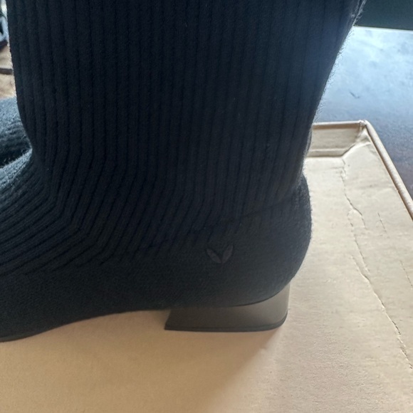 Vivaia boots size US 5.5-6 /M - Picture 3 of 7